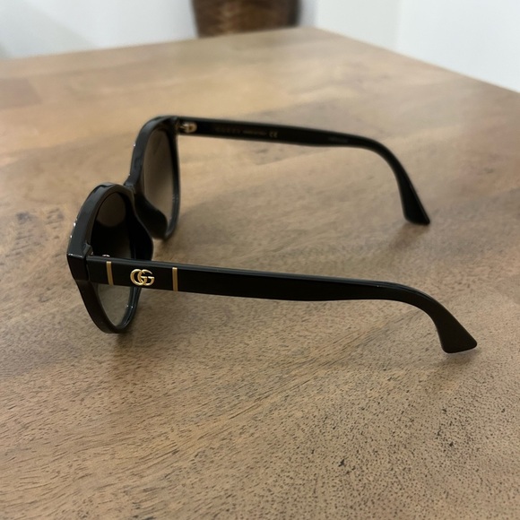 Gucci Black Sunglasses - Picture 3 of 8
